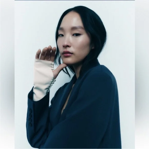 NWT. Zara Cream Satin Effect Fingerless Gloves with Self Lined Buttons. - Picture 2 of 13